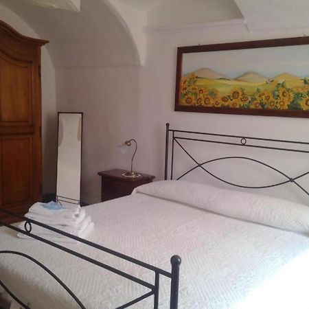 Ferienwohnung Beb I Girasoli Dolceacqua Exterior foto