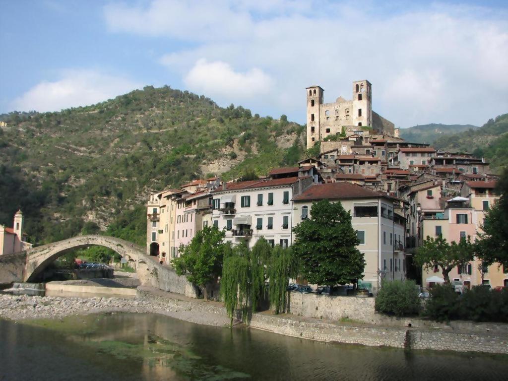 Ferienwohnung Beb I Girasoli Dolceacqua Exterior foto